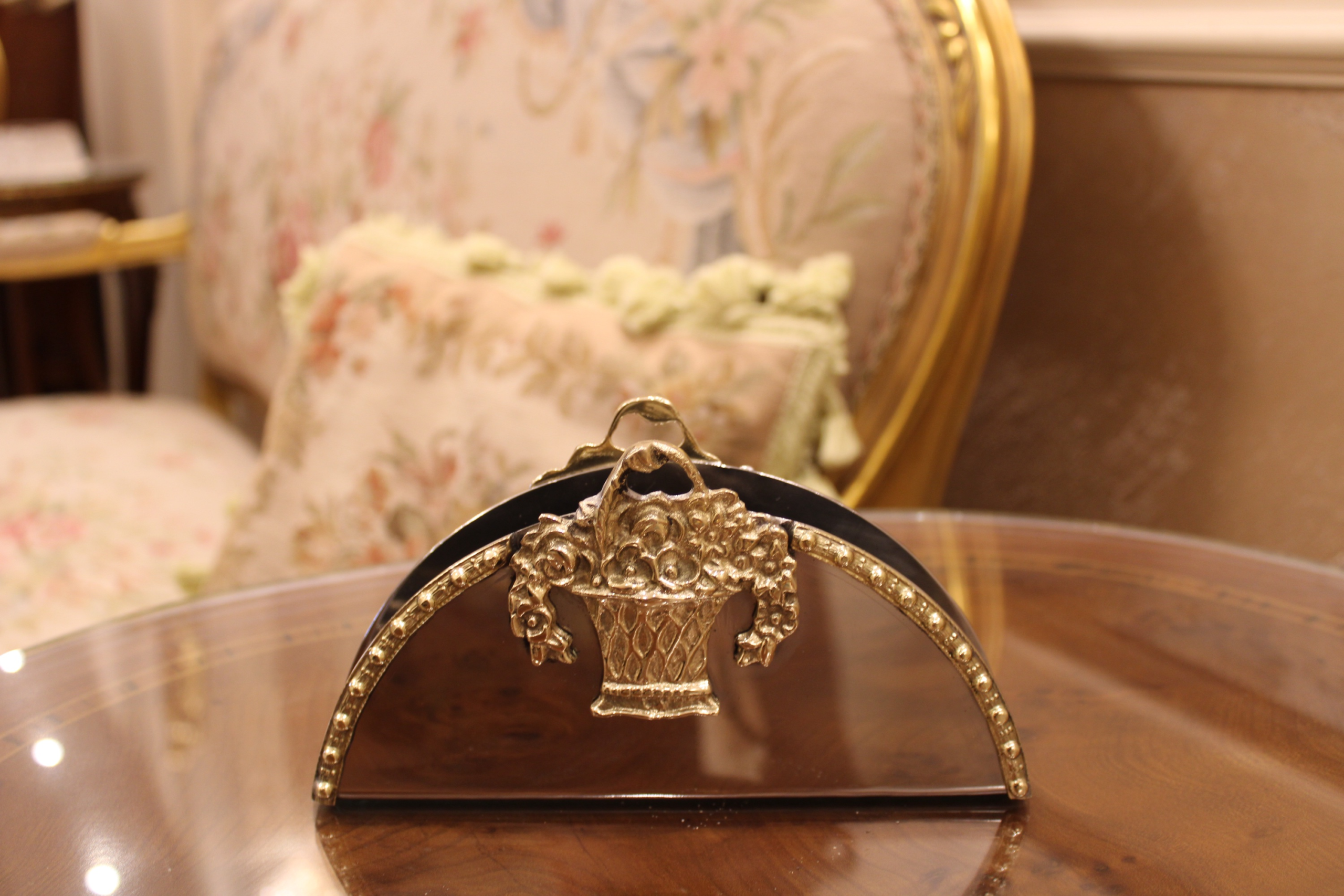 Fleur Tissue Holder