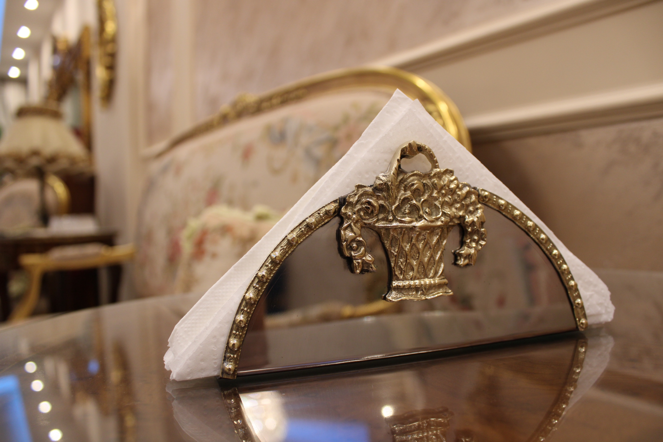 Fleur Tissue Holder
