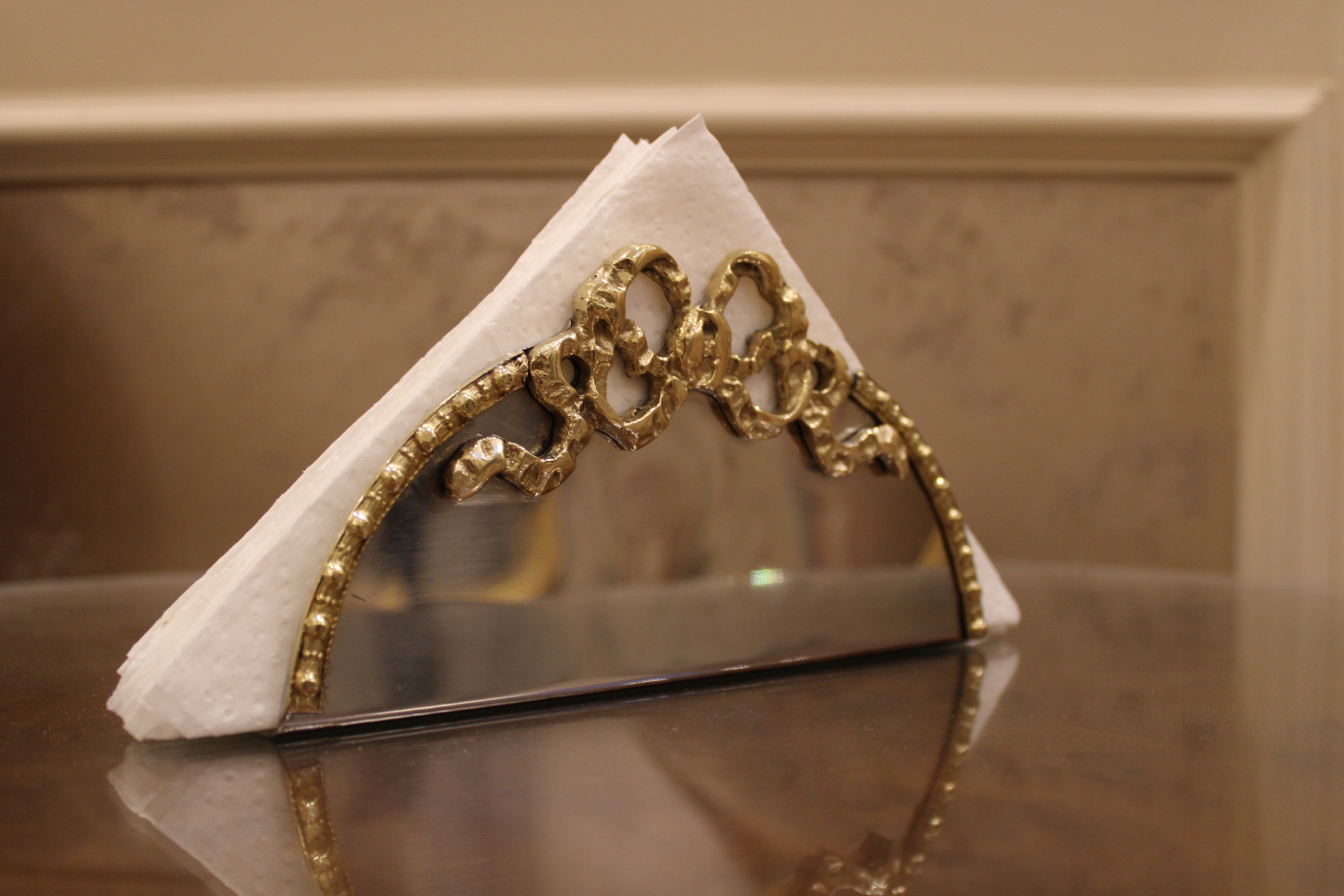 Ribbon Tissue Holder